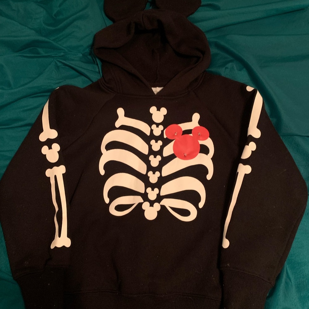 Mickey Mouse sweatshirt, Mickey “heart” lights up!